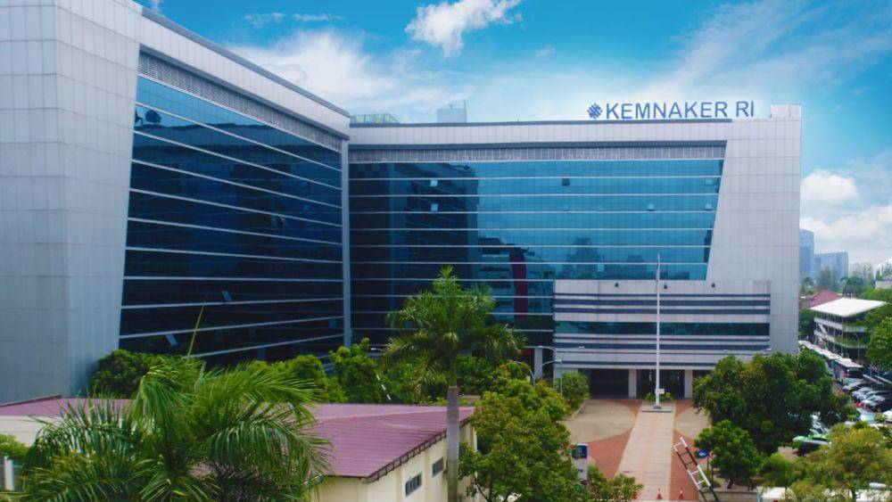 Politeknik Ketenagakerjaan (Polteknaker) membuka program kuliah gratis bagi lulusan SMA dan/atau sederajat yang gagal mengikuti Seleksi Nasional Berdasarkan Tes (SNBT) tahun 2024. (Dok. Kemnaker)