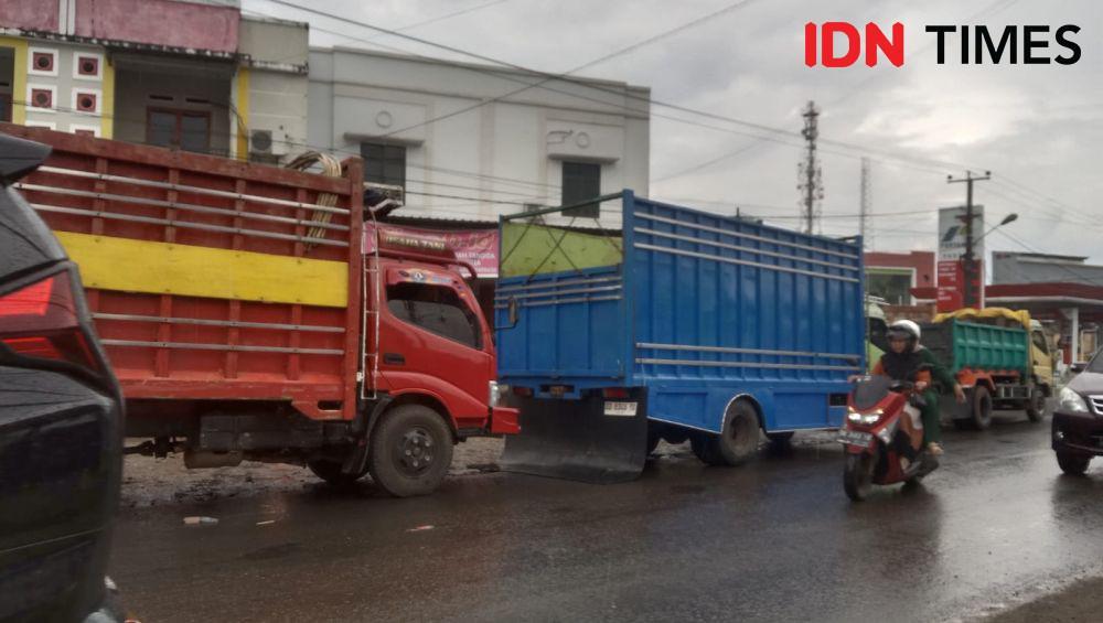 Truk Antre Solar di SPBU Gowa dan Makassar, BBM Langka Lagi?