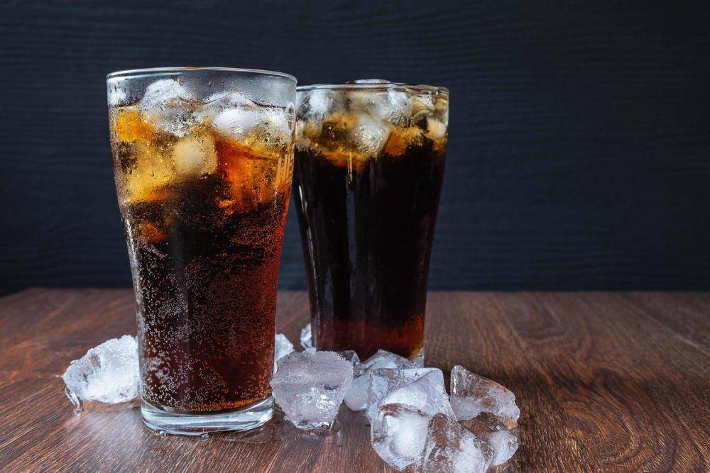 ilustrasi minuman bersoda (vecteezy.com/maxskyohm27626627)