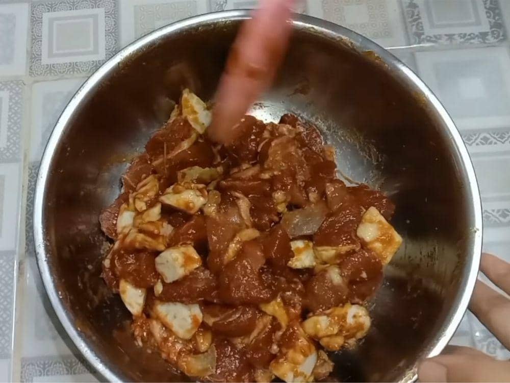 ilustrasi marinasi sate kambing (YouTube.com/Rayyan Al Ghazali)