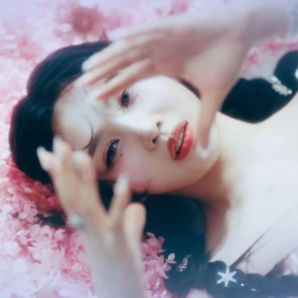 Red Velvet (instagram.com/redvelvet.smtown)