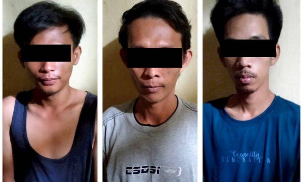 APR (27), RKY (27) dan JHR (32) ditangkap polisi. Mereka ditangkap terkait kasus pencurian puluhan setel perlengkapan adat Lampung. (Dok. Polsek Gunung Sugih).