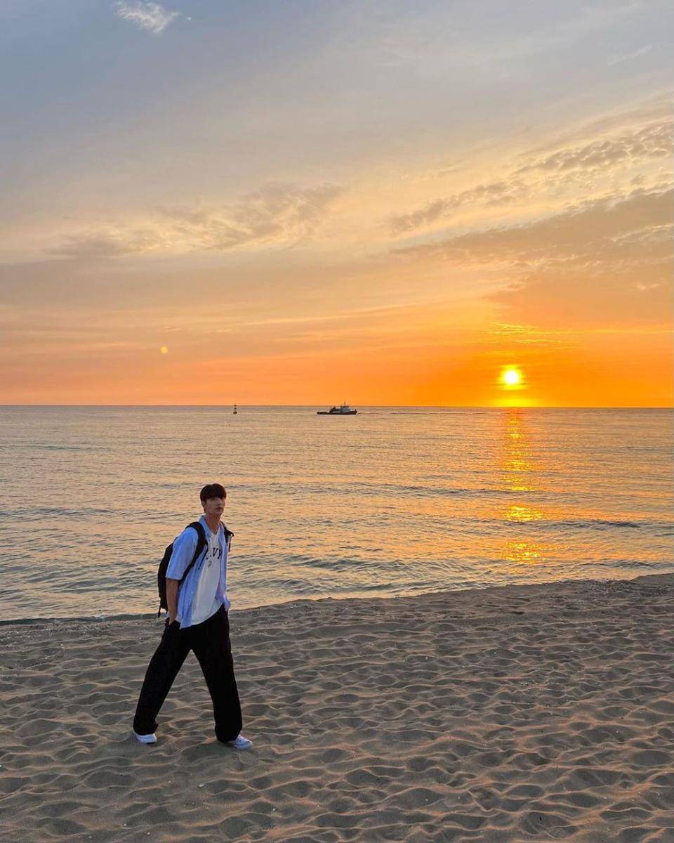 outfit traveling ala Kim Jae Won (instagram.com/rlawodnjs_)