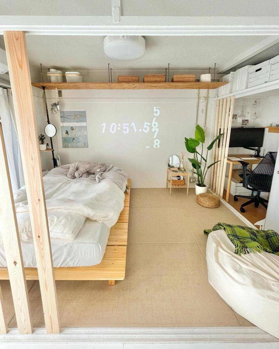 dekorasi kamar cewek dengan meja belajar (instagram.com/_kimihouse)