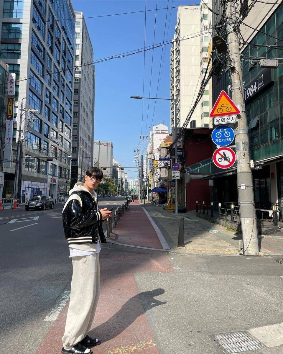outfit traveling ala Kim Jae Won (instagram.com/rlawodnjs_)