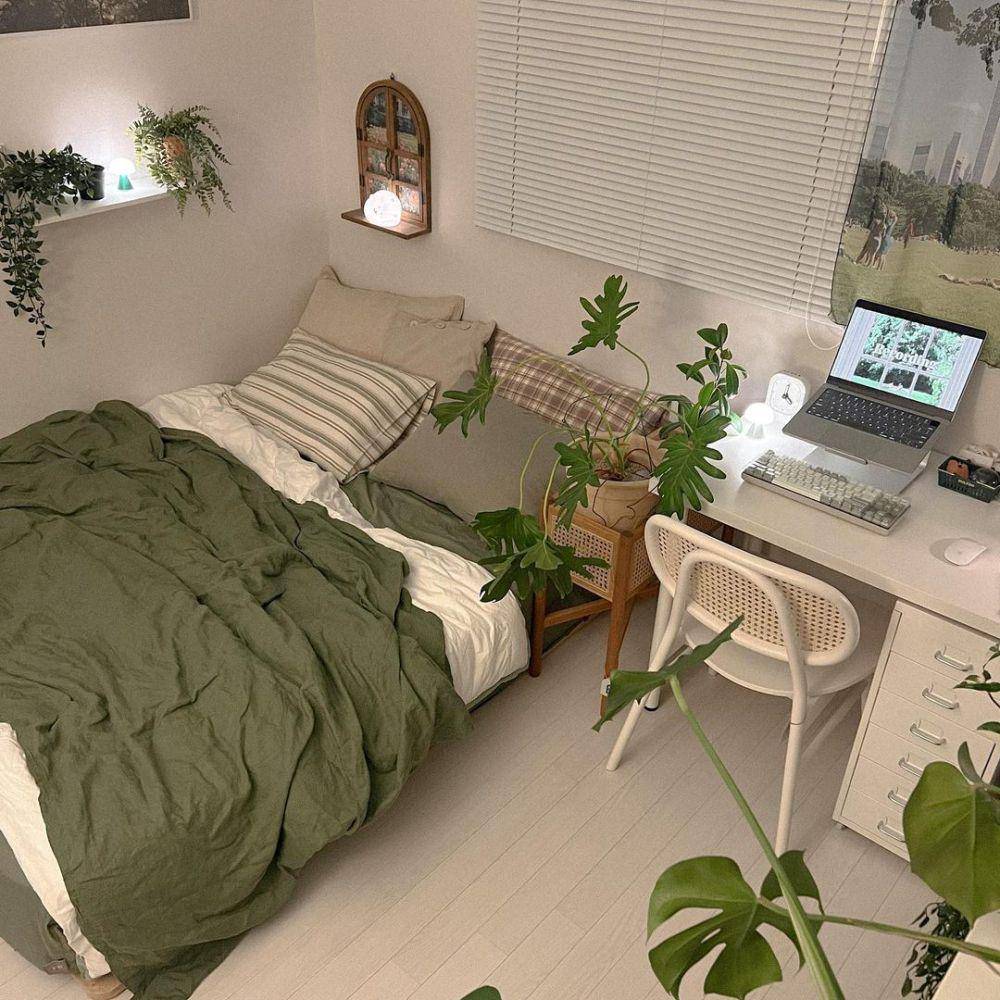 dekorasi kamar cewek dengan meja belajar (instagram.com/2yujin22)