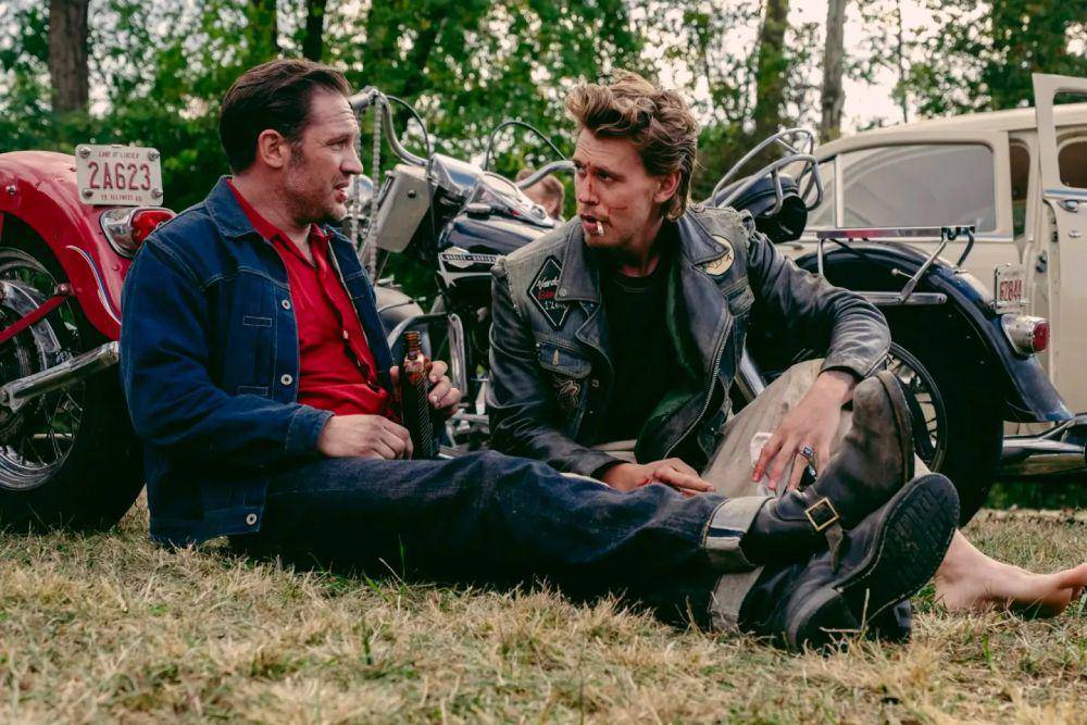 Tom Hardy dan Austin Butler dalam film The Bikeriders. (dok. Focus Features/The Bikeriders)