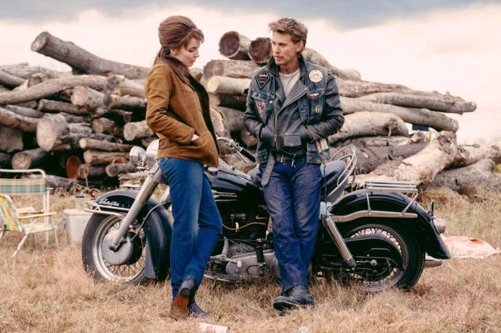 Jodie Comer dan Austin Butler dalam film The Bikeriders. (dok. Focus Features/The Bikeriders)