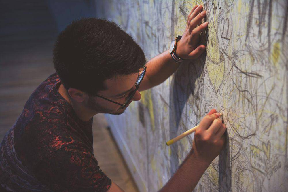 ilustrasi mengubah hobi menjadi profesi (unsplash.com/Gianandrea Villa)