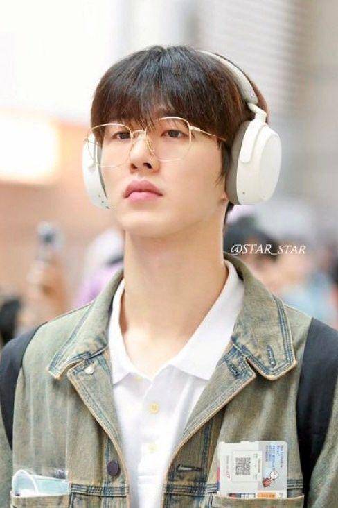 B.I berangkat ke Indonesia untuk konser Hype Up (twitter.com/star_star1022)