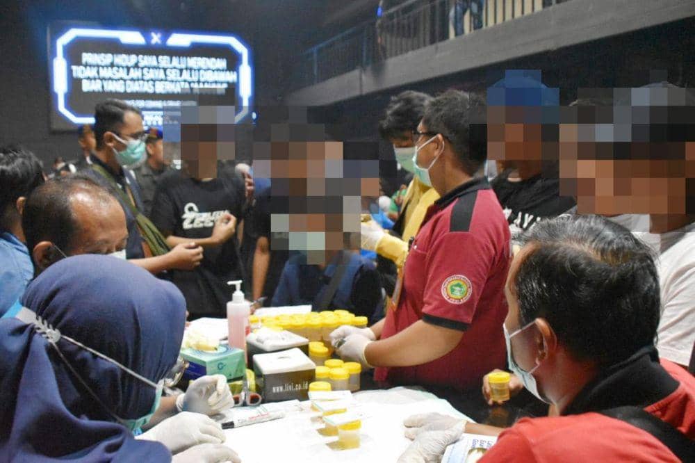 BNN Surabaya Tes Urine Pengunjung RHU, 2 Positif Narkoba