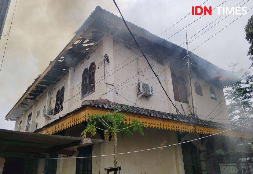 Kondisi kebakaran di Kantor Camat Medan Area (IDN Times/Eko Agus Herianto)