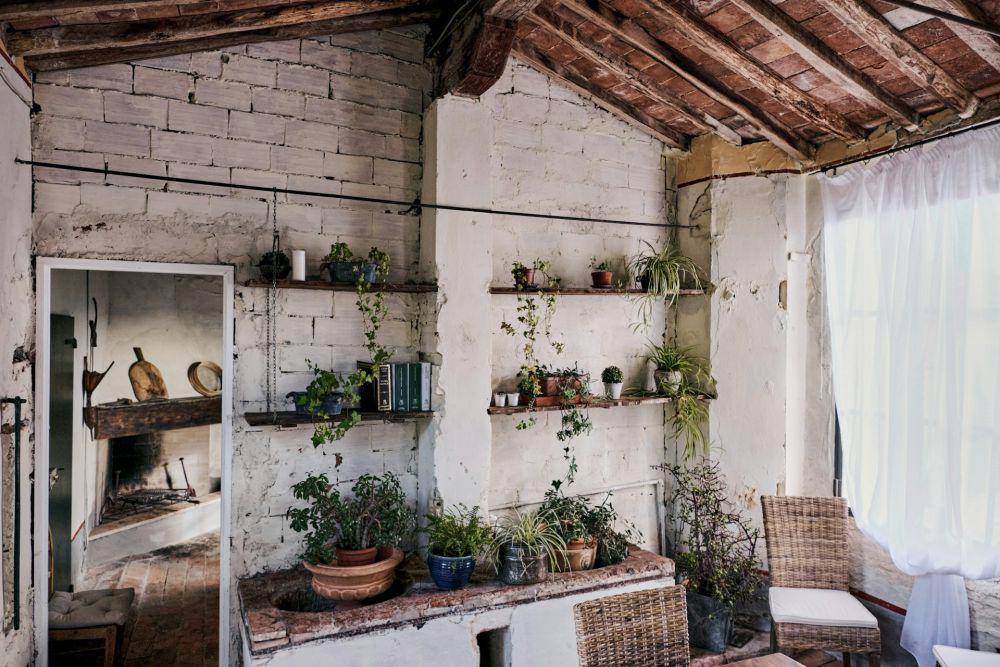 ide penataan interior mungil bergaya rustic (unsplash.com/ reisetopia)