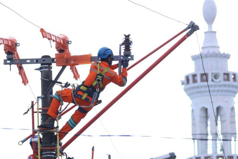 PLN Sulselrabar mengerahkan 2.775 personel untuk menjamin kelancaran pasokan listrik pada Idul Adha 1445 Hijriah. (Dok. PLN Sulselrabar)