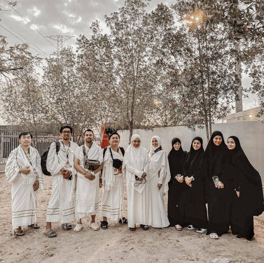 potret keluarga Raffi Ahmad wukuf di Arafah (instagram.com/priotralala)