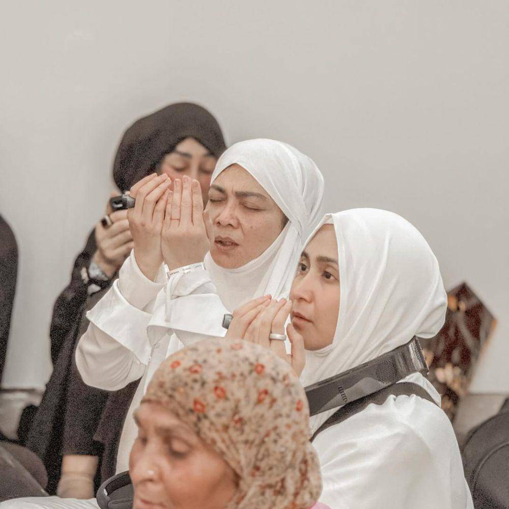 potret keluarga Raffi Ahmad wukuf di Arafah (instagram.com/priotralala)