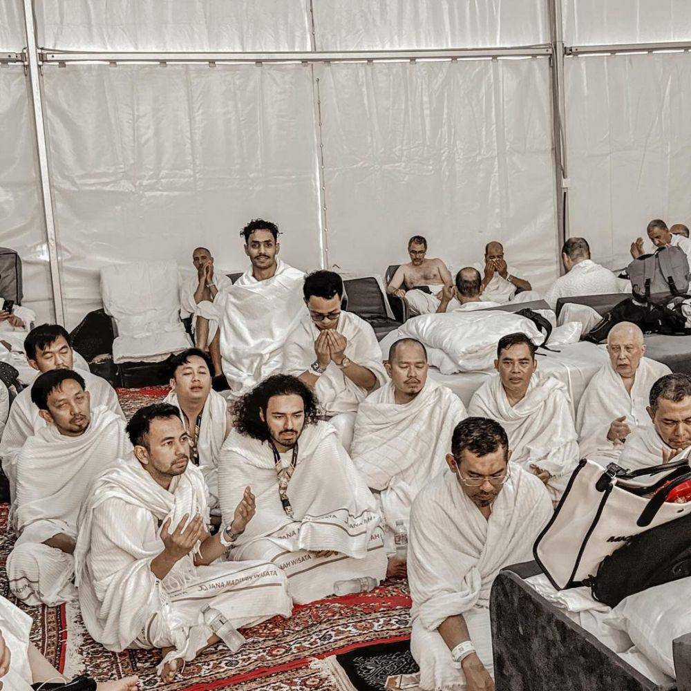 potret keluarga Raffi Ahmad wukuf di Arafah (instagram.com/priotralala)
