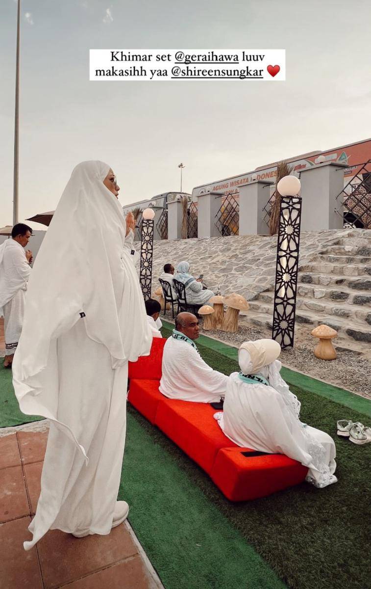potret Citra Kirana dan Rezky Adhitya wukuf di Arafah (instagram.com/citraciki)