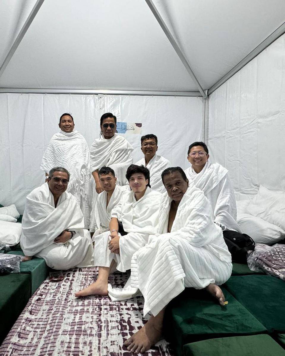 potret Atta dan Aurel wukuf di Arafah (instagram.com/attahalilintar)