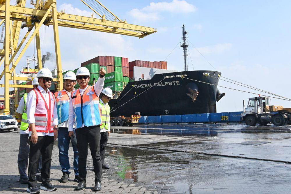 Menhub, Budi Karya Sumadi saat mengunjungi Pelabuhan Tanjung Emas di Semarang (dok. BKIP Kemenhub)