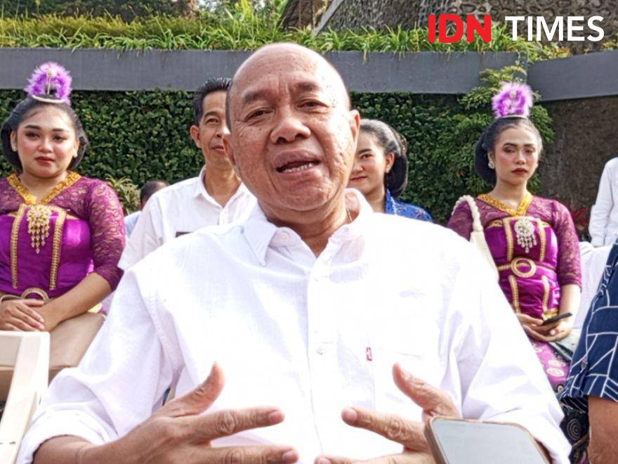 Mantan wabup Banyumas yang juga ketua dewan kesenian banyumas Sadewo Tri Lastiono sebut perlunya koneksivitas budaya, Sabtu (16/7/2024).((IDN Times/Cokie Sutrisno)