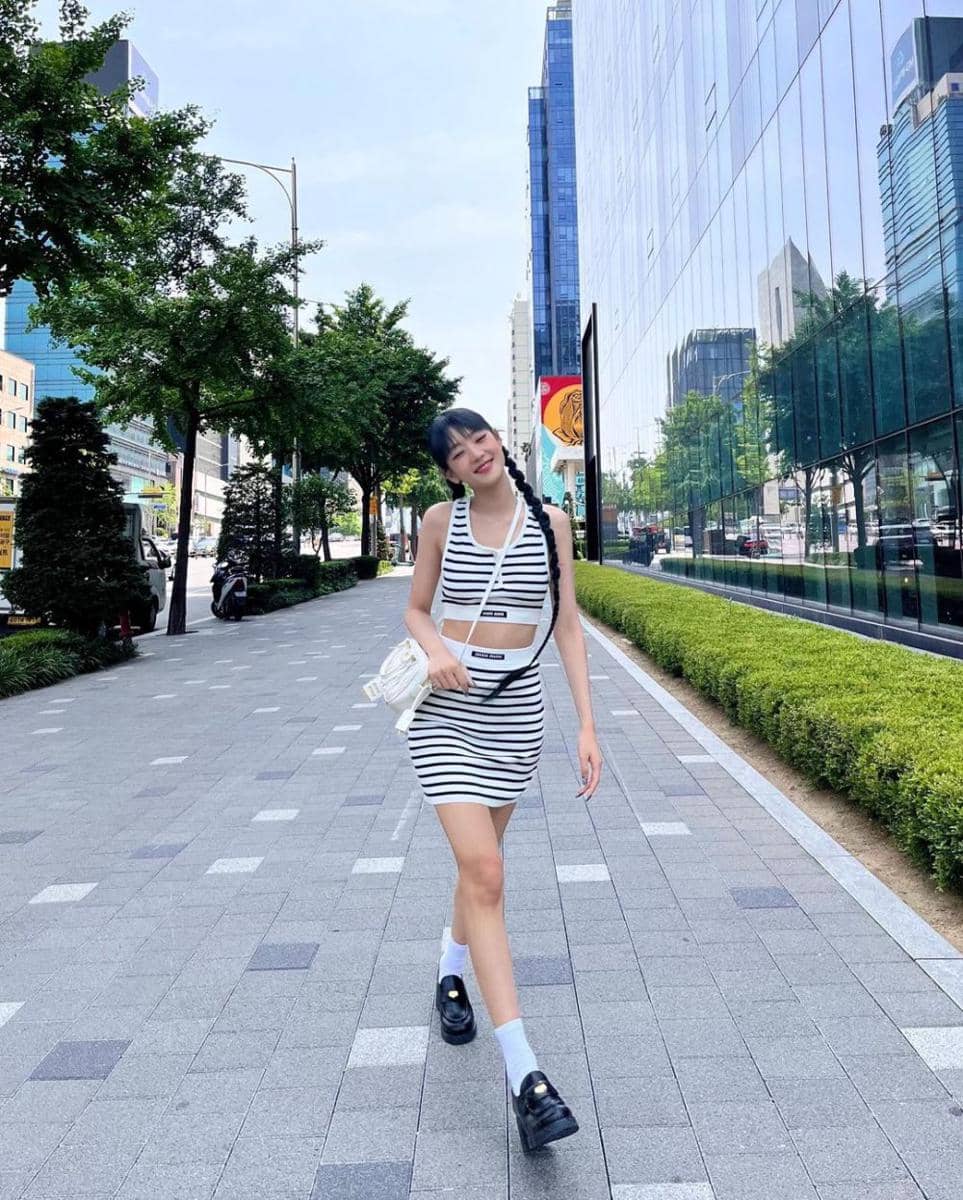 inspirasi outfit santai ala Minnie (G)I-DLE (instagram.com/min.nicha)
