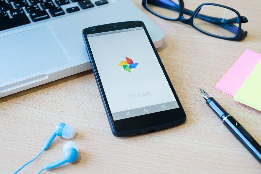 ilustrasi Google Photos (freepik.com/ijeab)