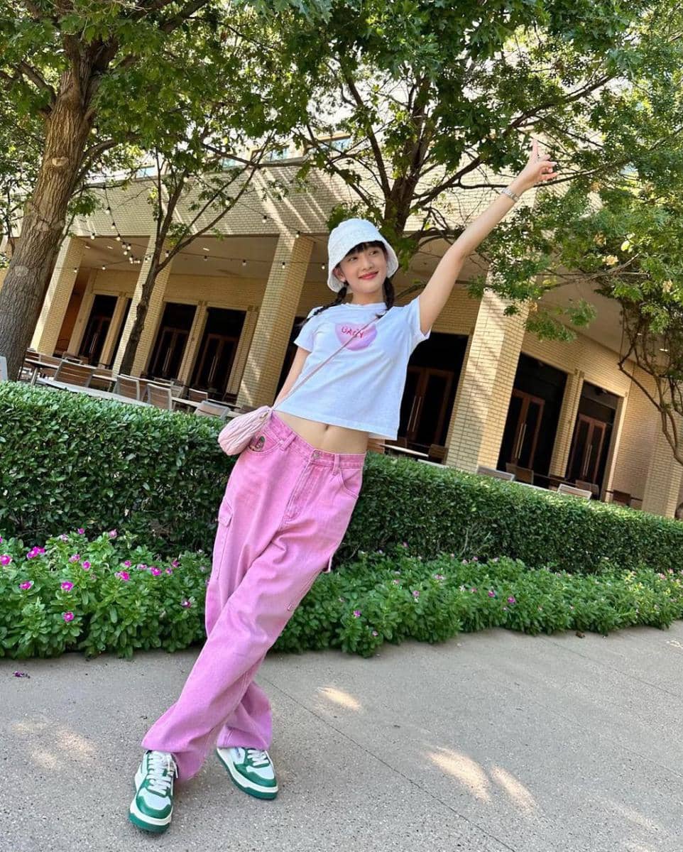 inspirasi outfit santai ala Minnie (G)I-DLE (instagram.com/min.nicha)