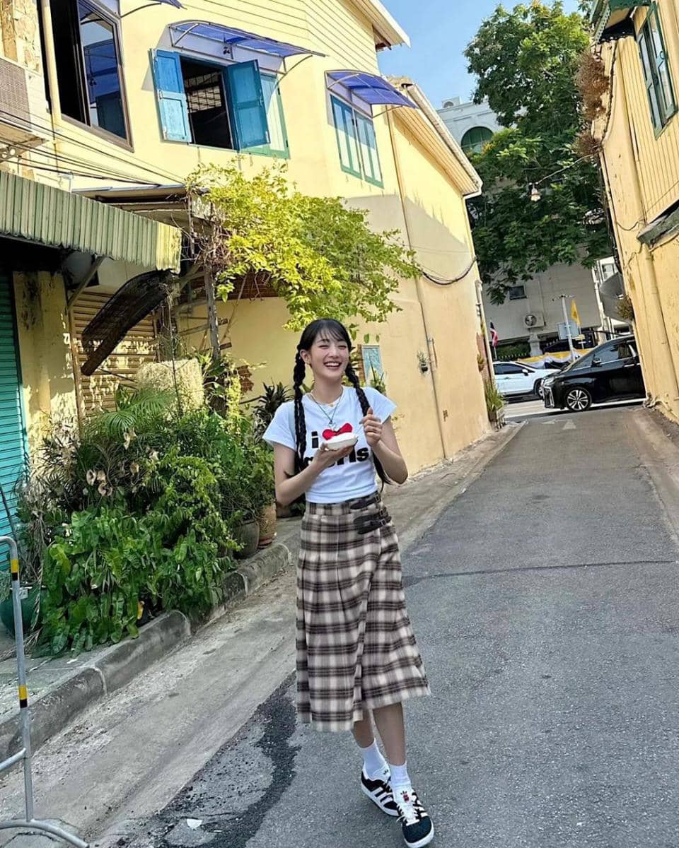 inspirasi outfit santai ala Minnie (G)I-DLE (instagram.com/min.nicha)