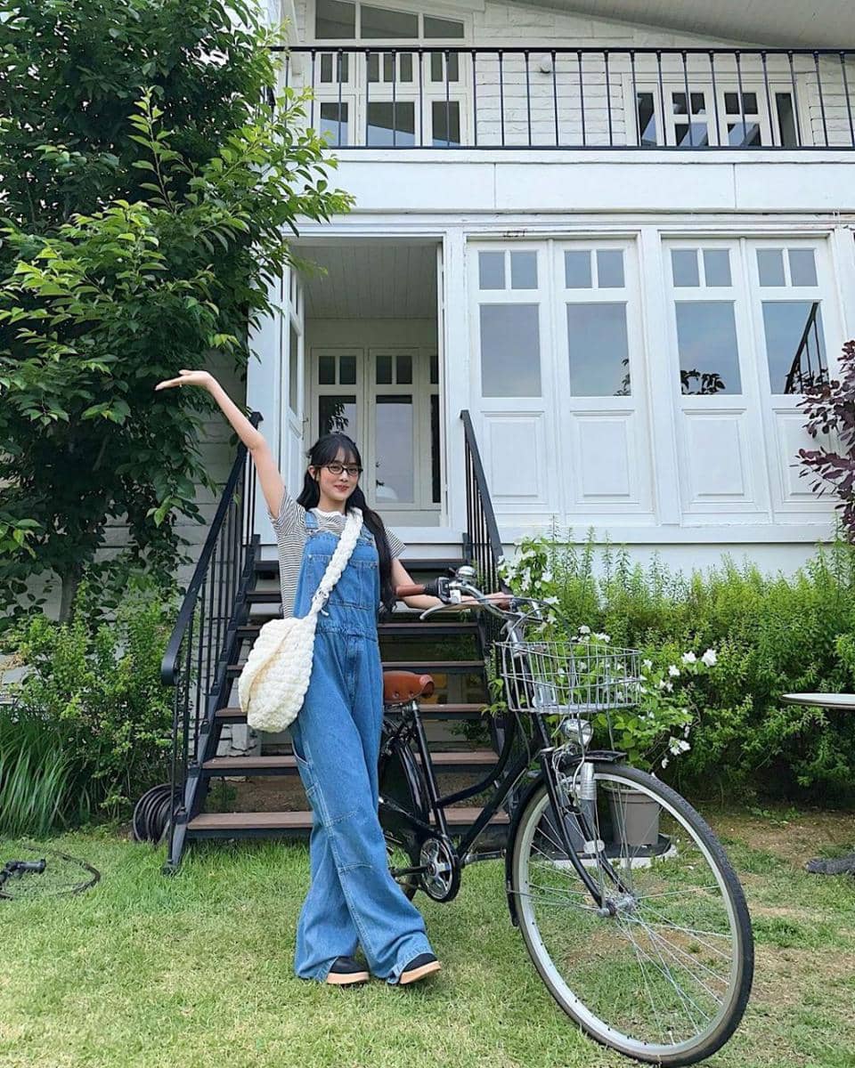 inspirasi outfit santai ala Minnie (G)I-DLE (instagram.com/min.nicha)