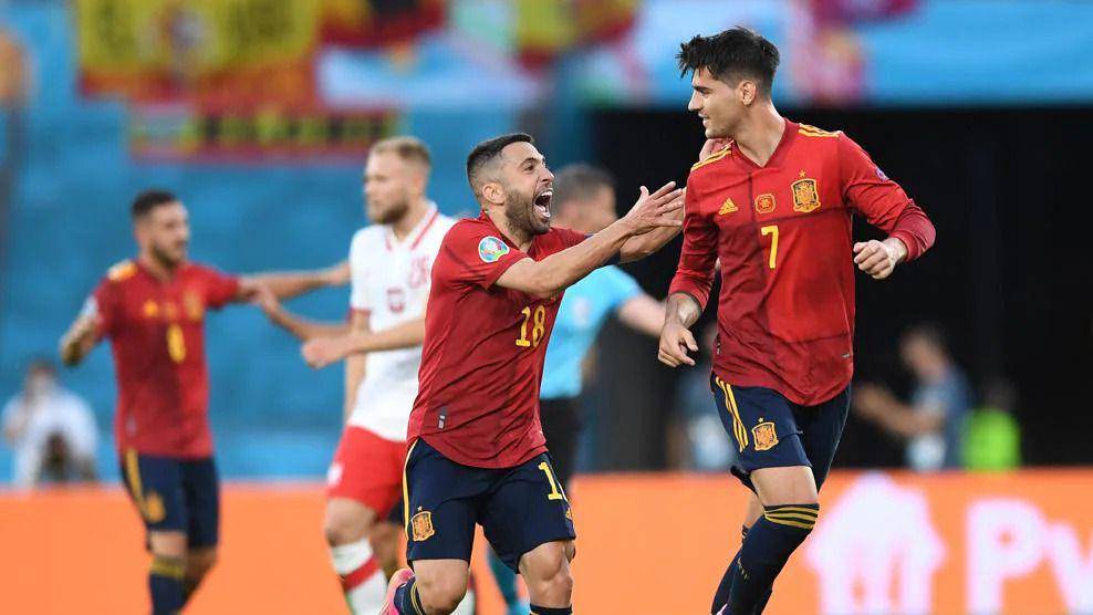 Alvaro Morata mencetak gol ke gawang Polandia pada fase grup Euro 2020. (uefa.com)