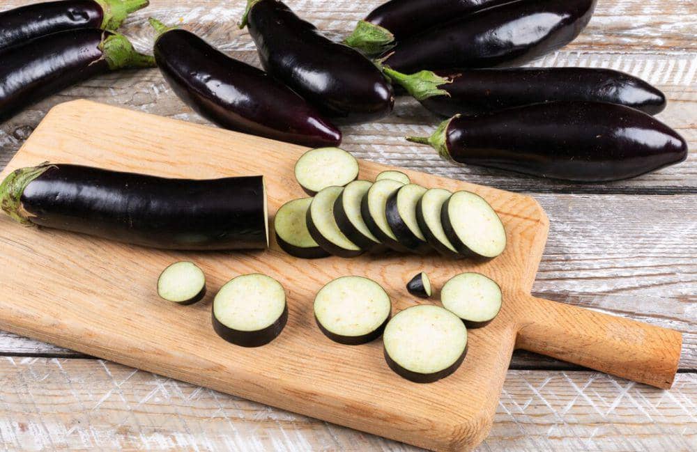 ilustrasi terong ungu (freepik.com/8photo)