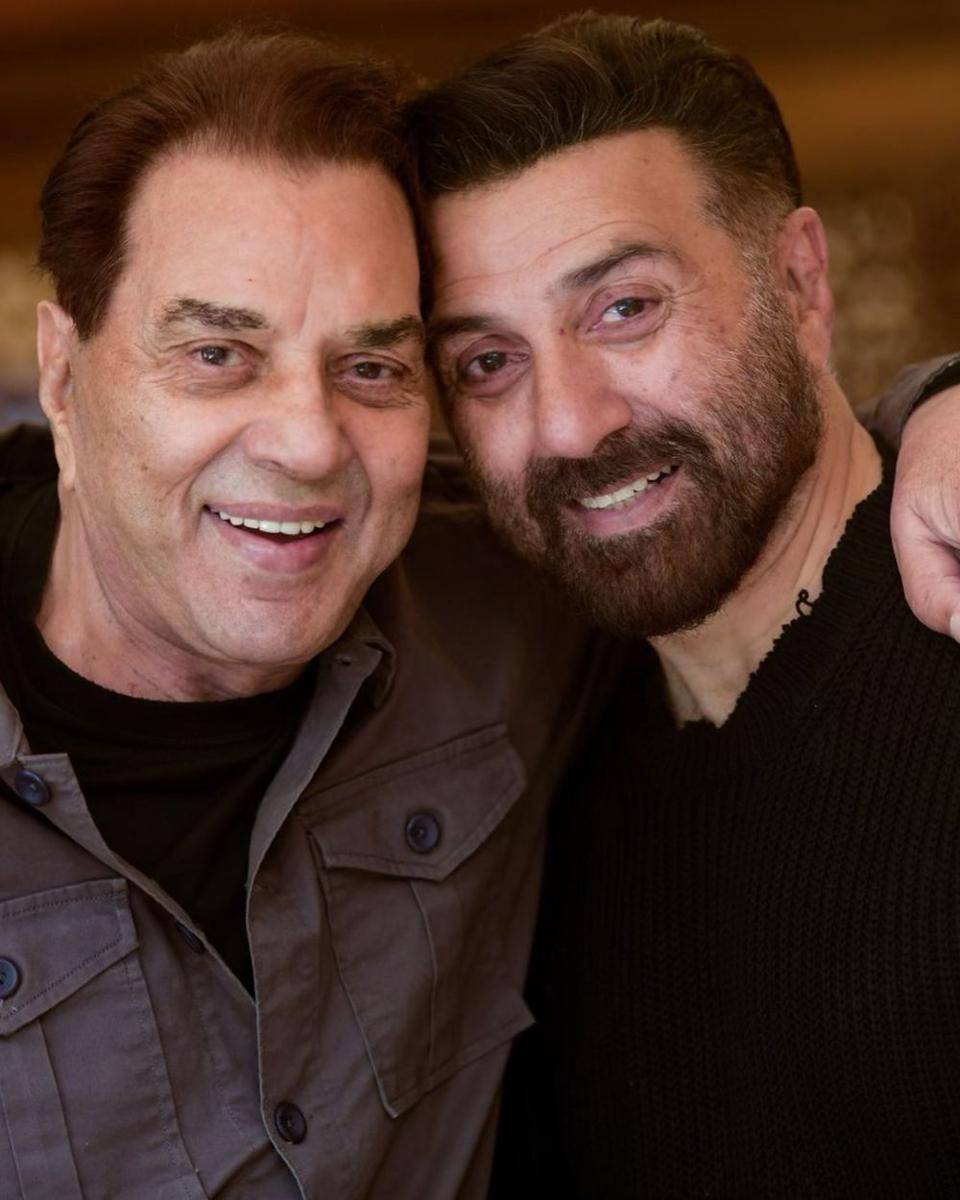 Sunny Deol dan ayah (instagram.com/iamsunnydeol)