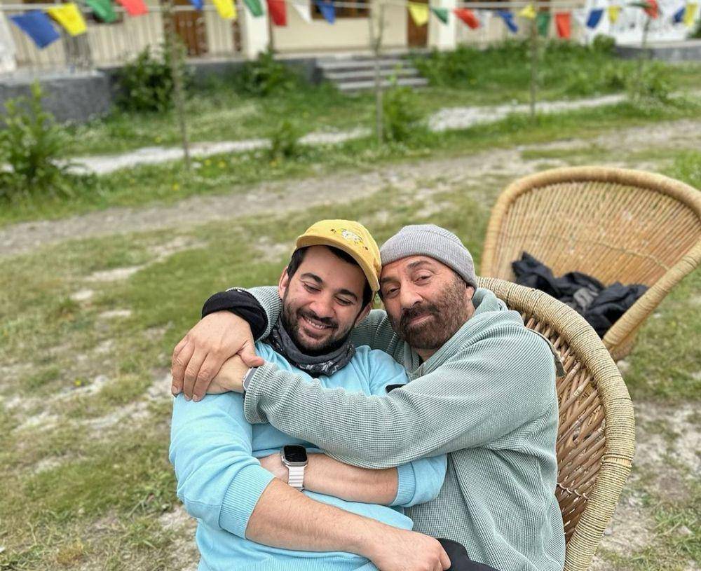 Karan Deol dan ayah (instagram.com/imkarandeol)