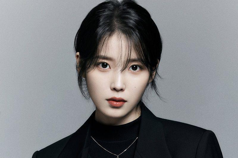 4 Makna Mendalam dari Lagu Knees yang Liriknya Ditulis IU