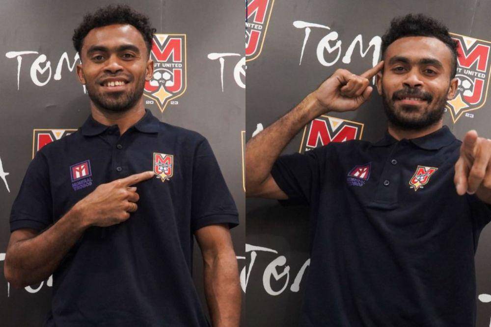 Yakob Sayuri (kiri) dan Yance Sayuri (kanan) saat diperkenalkan sebagai pemain baru Malut United FC untuk musim 2024/25. (Instagram.com/malutunitedfc)