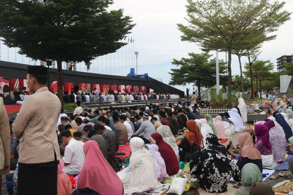 Suasana Salat Id di Anjungan Pantai Losari Makassar beberapa waktu lalu/Humas Pemkot Makassar