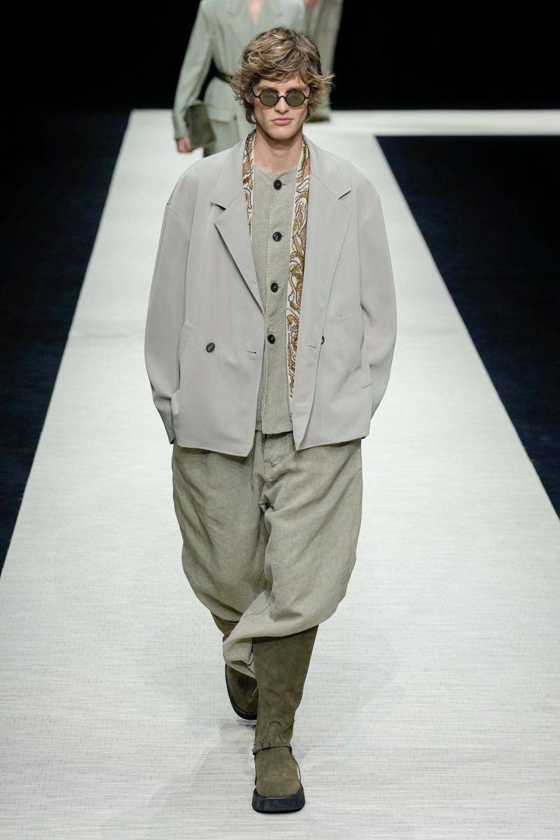 Emporio Armani S/S '25 di Milan Fashion Week Menswear 2024 (instagram.com/lucanwak)