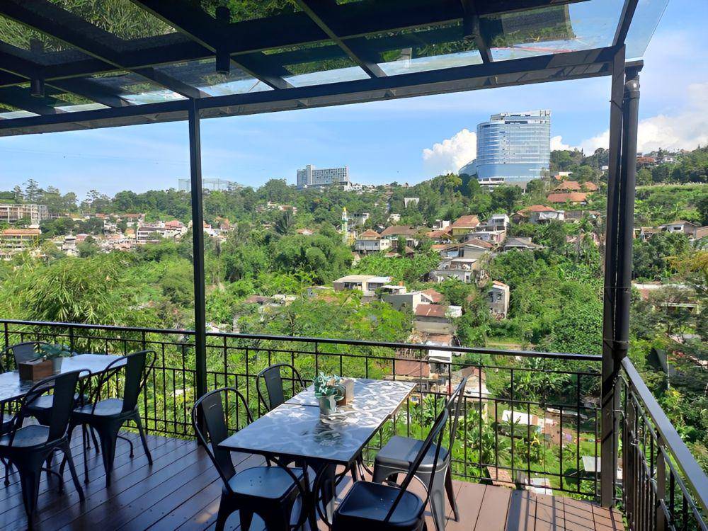 Dago Terrace Coffee and Pizza, Dago Atas-Bandung (google.com/maps/BUDI Mulyono)