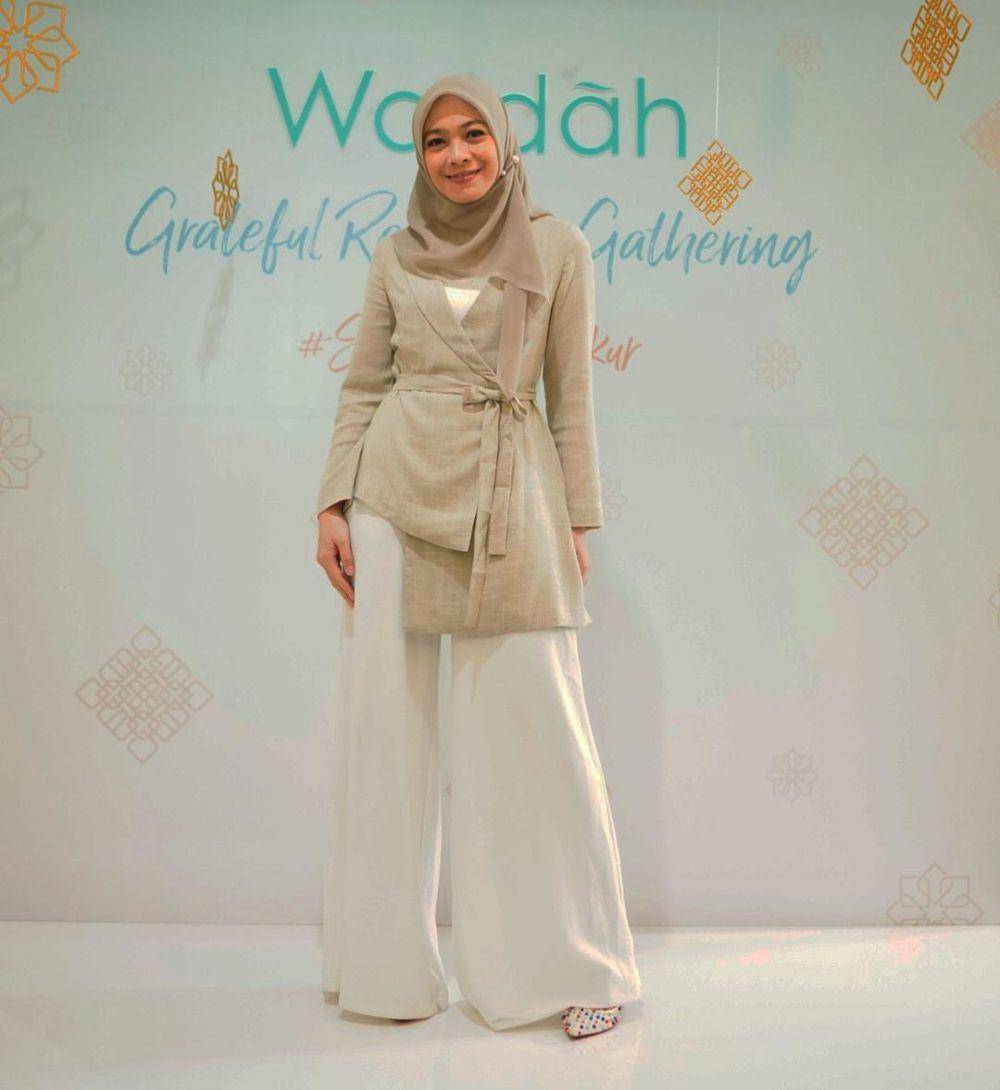 gaya OOTD hijab ke kantor ala Dian Ayu Lestari (instagram.com/dianayulestari)