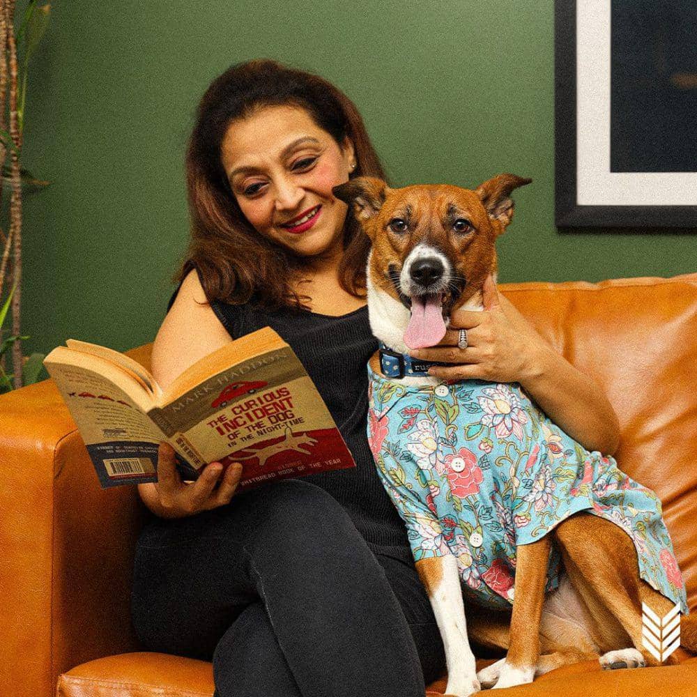 potret anjing baca buku (instagram.com/ruse.in)