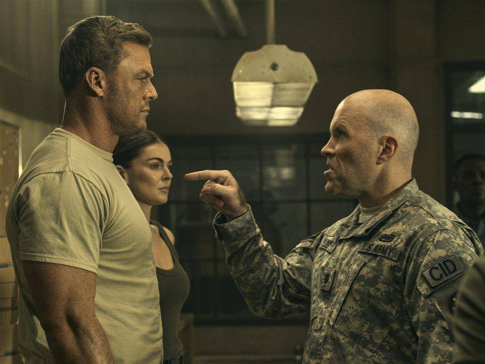 Alan Ritchson mampu memerankan Jack Reacher dengan baik. (dok. Prime Video/Reacher)