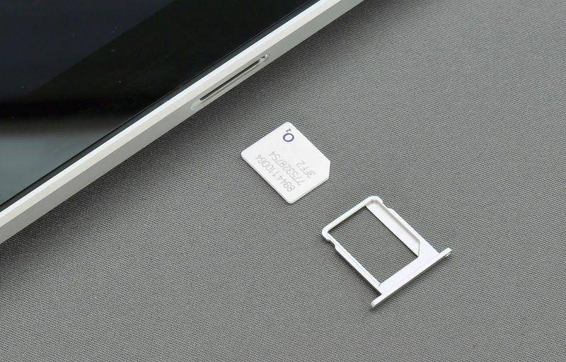 ilustrasi slot SIM Card iPhone (unsplash.com/Brett Jordan)