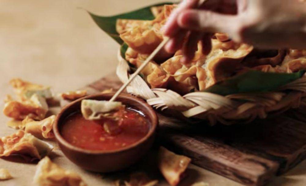 Hidangan pangsit goreng (youtube.com/Ny.Liem Heritage)