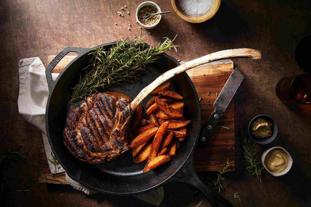 Cara membuat Steak daging rumahan. (Unsplash/Madie Hamilton)