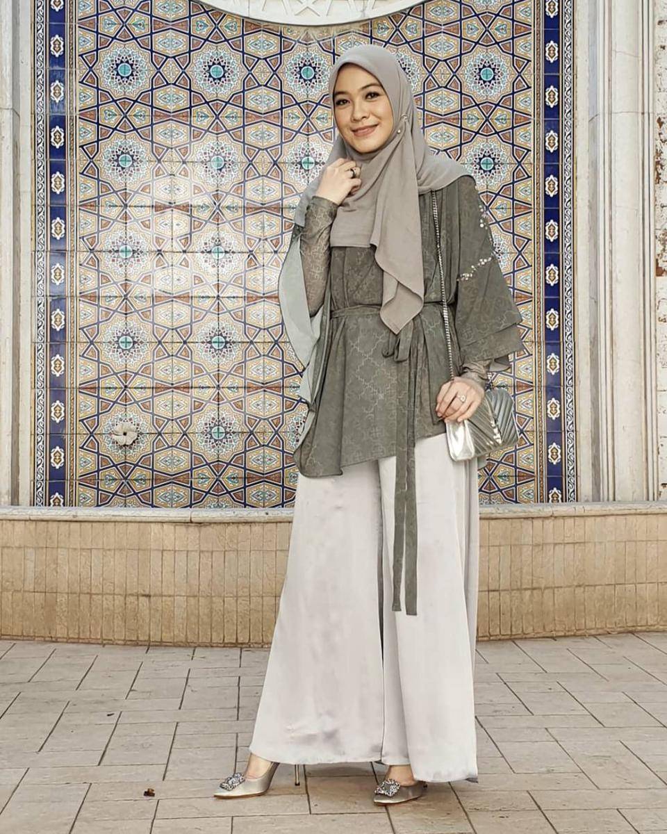 gaya OOTD hijab ke kantor ala Dian Ayu Lestari (instagram.com/dianayulestari)
