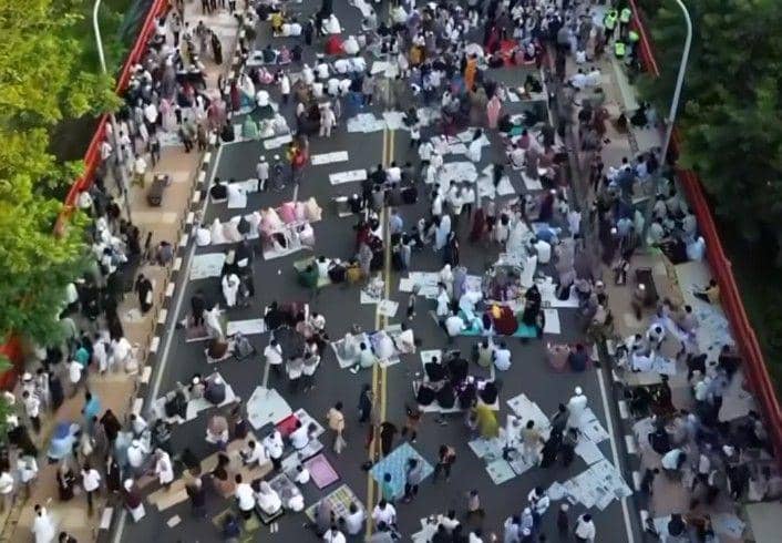 Ilustrasi pelaksanaan Salat Ied di Masjid Agung Palembang (Tangkapan layar video drone @bmapwe)
