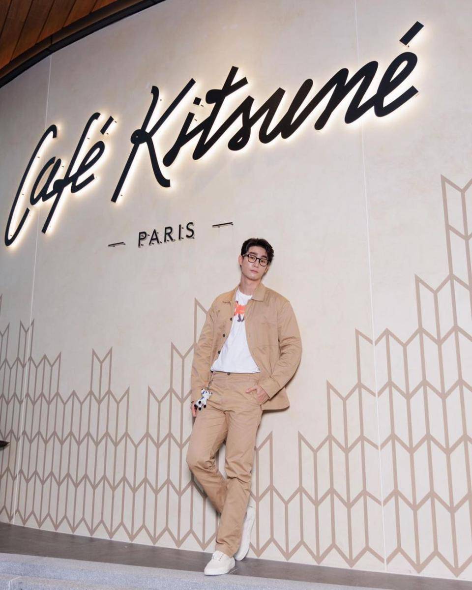 long pants cokelat ala Force Jiratchapong (instagram.com/fforce_)