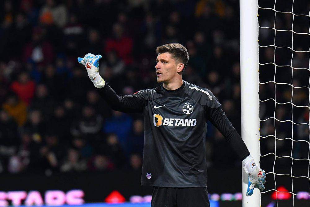 Ștefan Târnovanu saat memperkuat FCSB. (instagram.com/stefantarnovanu).