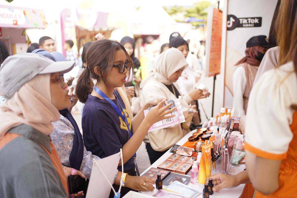 Ketatnya persaingan dalam bisnis jastip membuat sebagian pelaku usaha harus memutar otak. instagram.com/@mn_azkalazkia